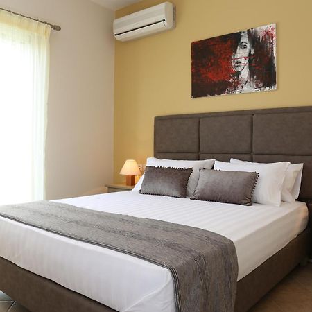 Dina Apartments Razata Экстерьер фото