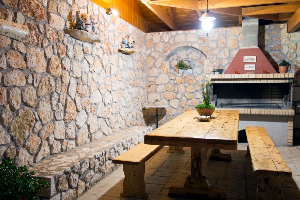 Dina Apartments Razata Экстерьер фото