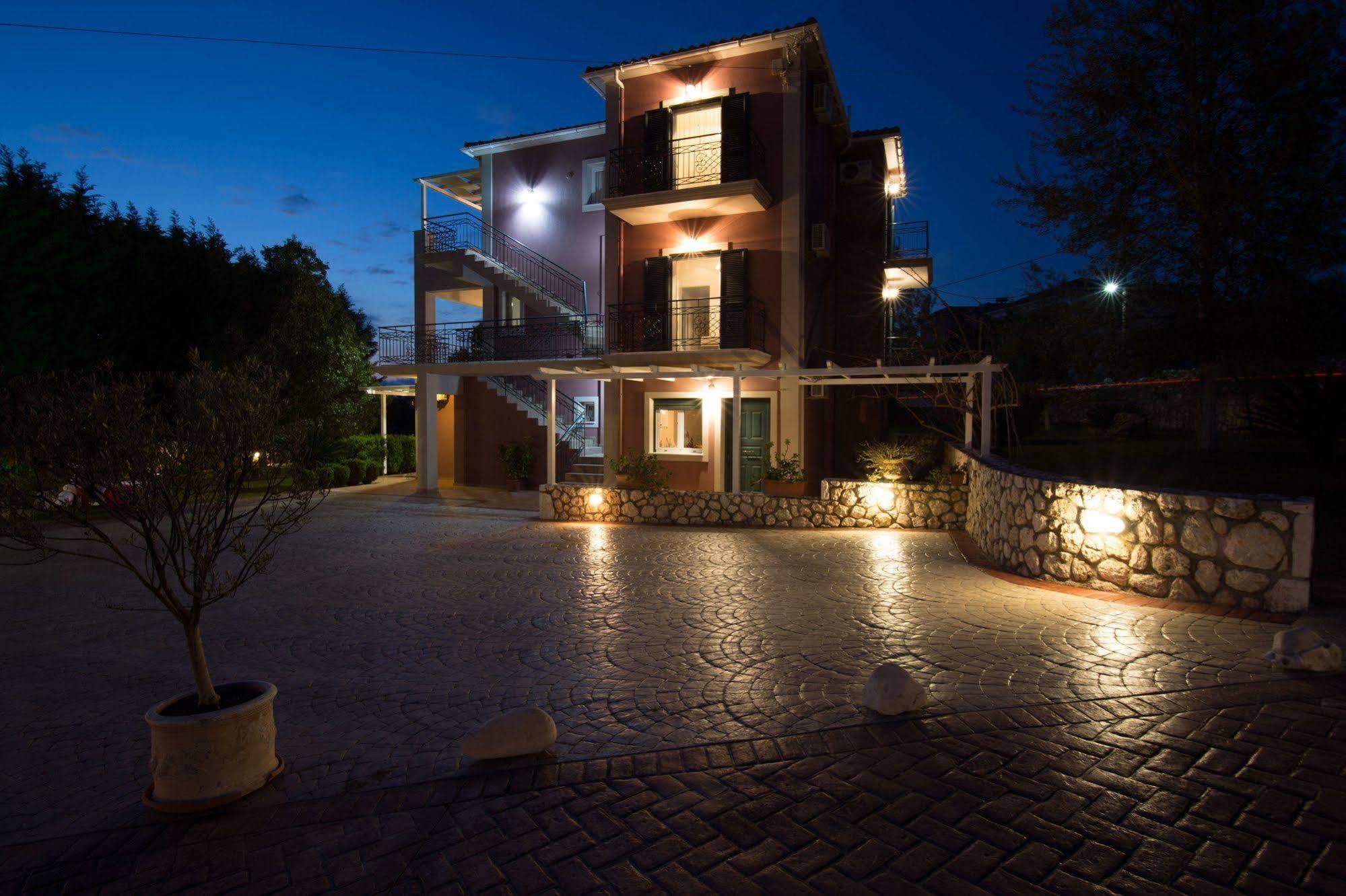 Dina Apartments Razata Экстерьер фото